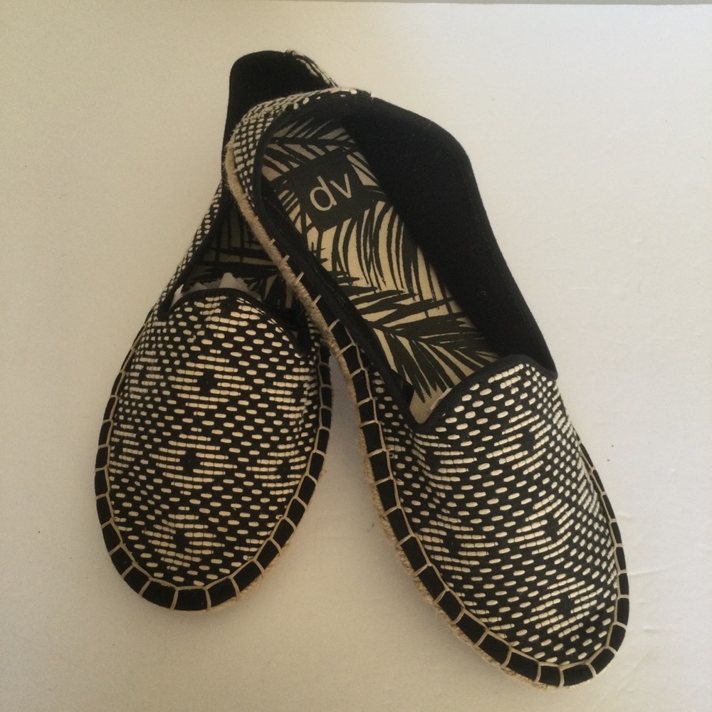 Dolce Vita Black/Tan Woven Aztec Design Espadrilles Loafer